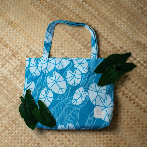blue tote bag