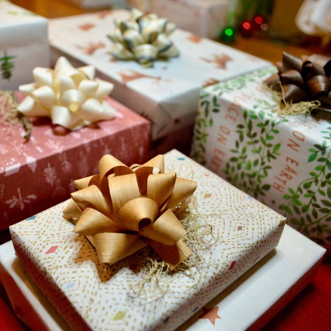 Christmas gift wrap deals bows